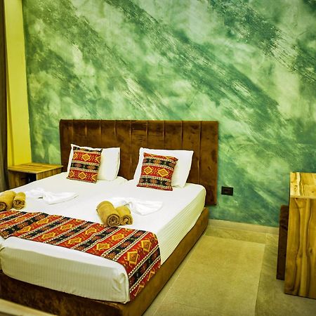 Te Bujtina Hotel- Cozy Stay With Traditional Breakfast Near Beach غوليم المظهر الخارجي الصورة