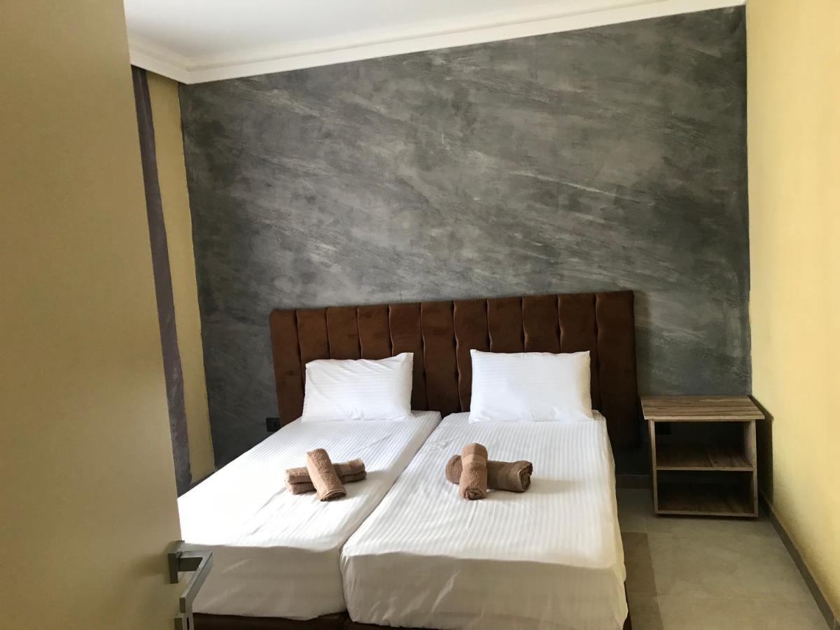 Te Bujtina Hotel- Cozy Stay With Traditional Breakfast Near Beach غوليم المظهر الخارجي الصورة