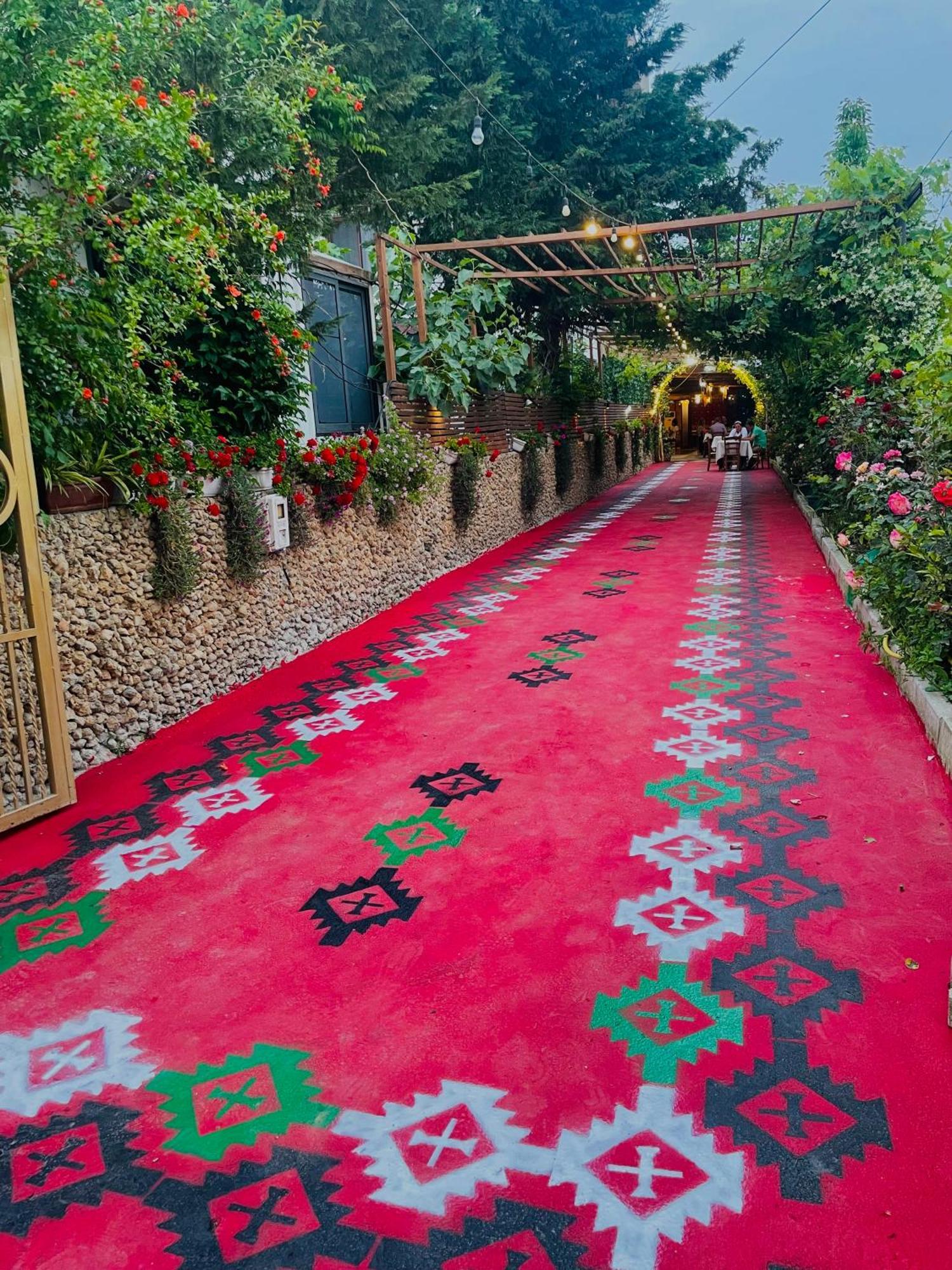 Te Bujtina Hotel- Cozy Stay With Traditional Breakfast Near Beach غوليم المظهر الخارجي الصورة