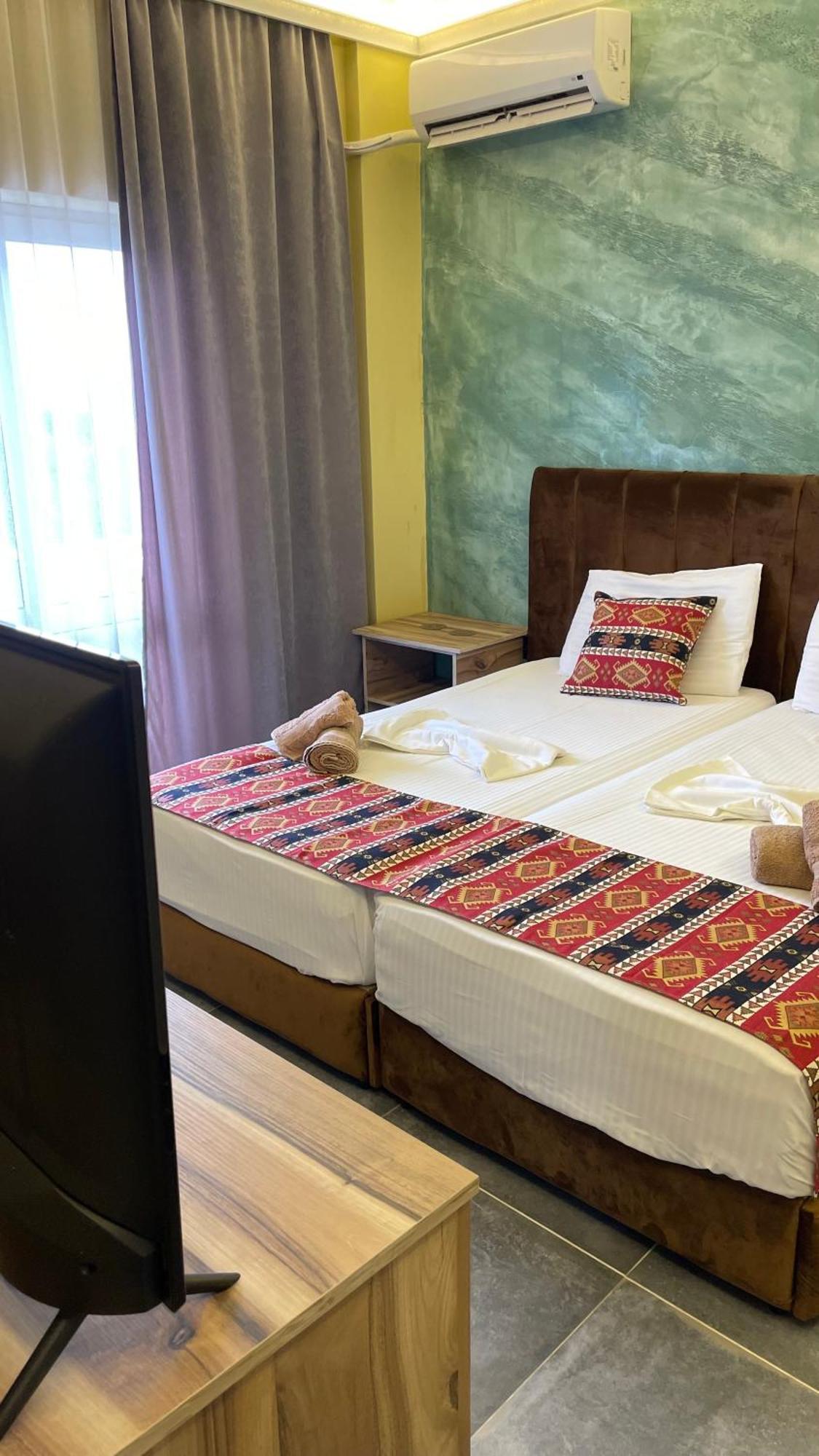 Te Bujtina Hotel- Cozy Stay With Traditional Breakfast Near Beach غوليم المظهر الخارجي الصورة