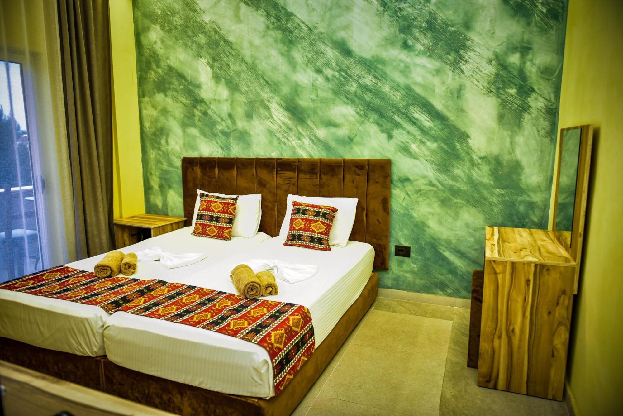 Te Bujtina Hotel- Cozy Stay With Traditional Breakfast Near Beach غوليم المظهر الخارجي الصورة
