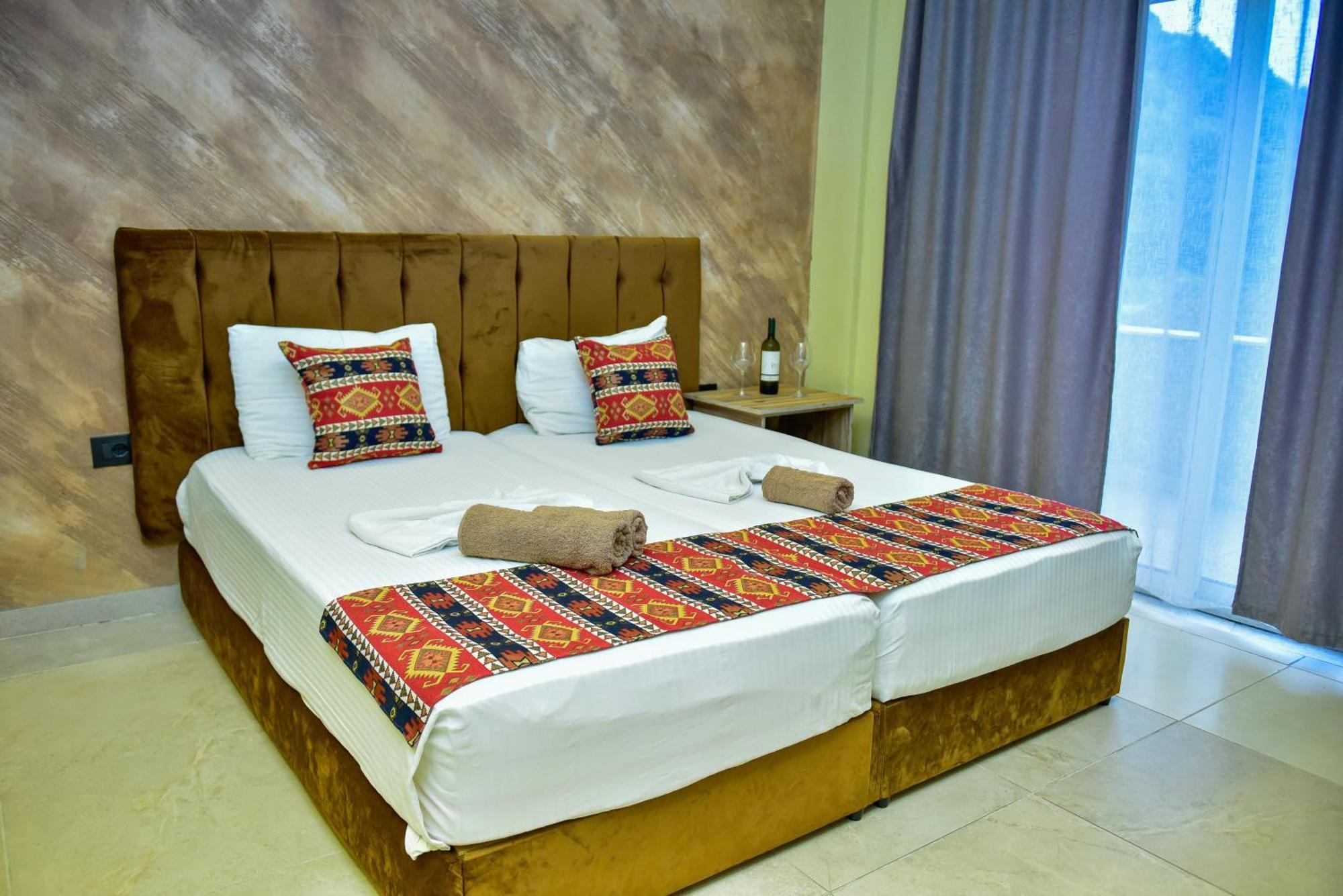 Te Bujtina Hotel- Cozy Stay With Traditional Breakfast Near Beach غوليم المظهر الخارجي الصورة