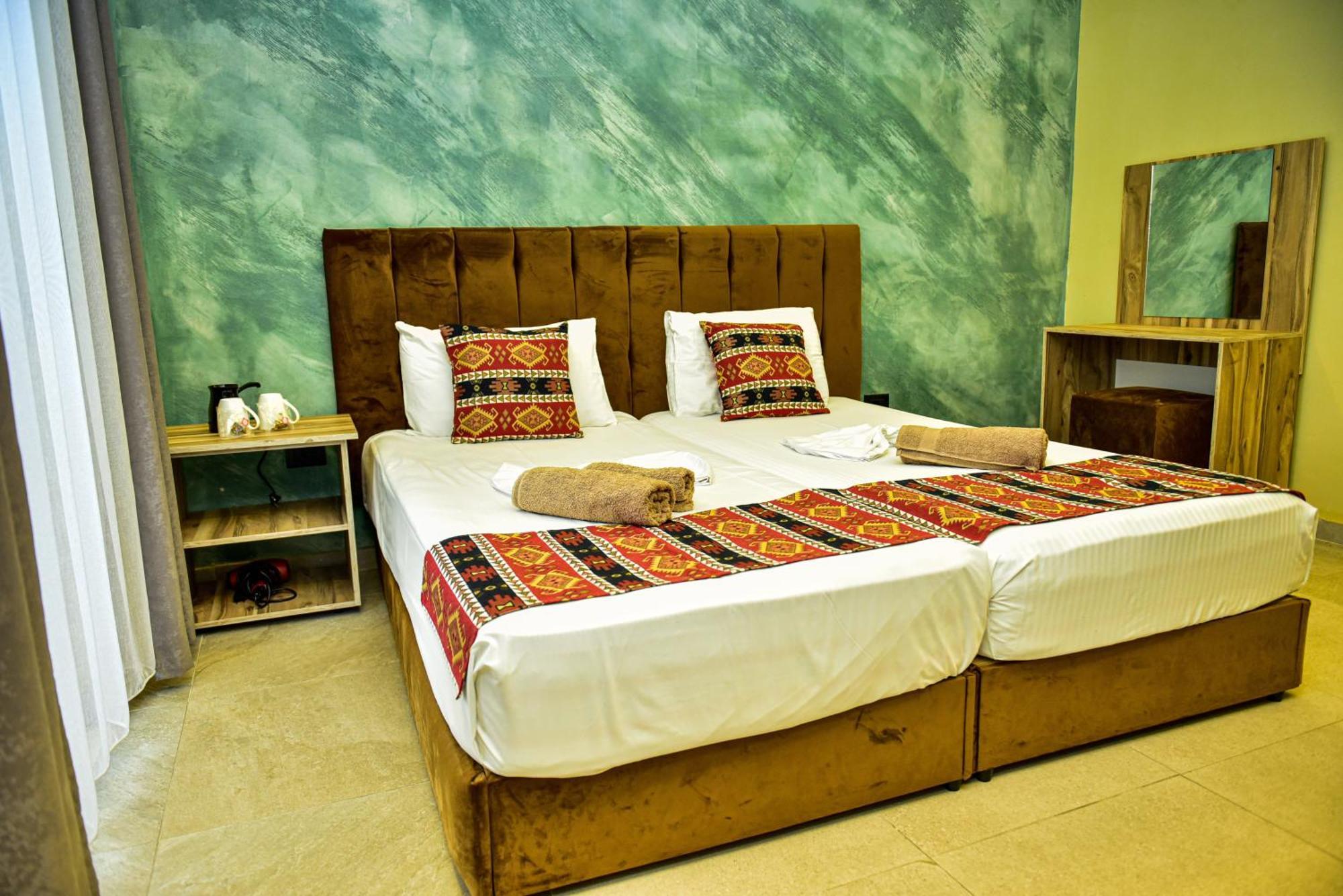 Te Bujtina Hotel- Cozy Stay With Traditional Breakfast Near Beach غوليم المظهر الخارجي الصورة
