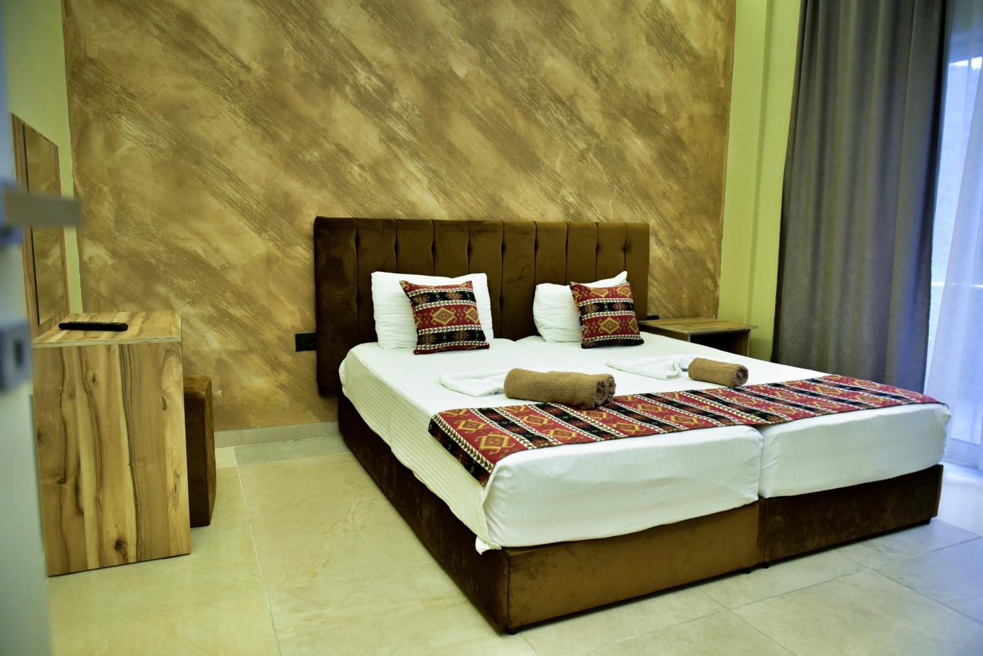 Te Bujtina Hotel- Cozy Stay With Traditional Breakfast Near Beach غوليم المظهر الخارجي الصورة
