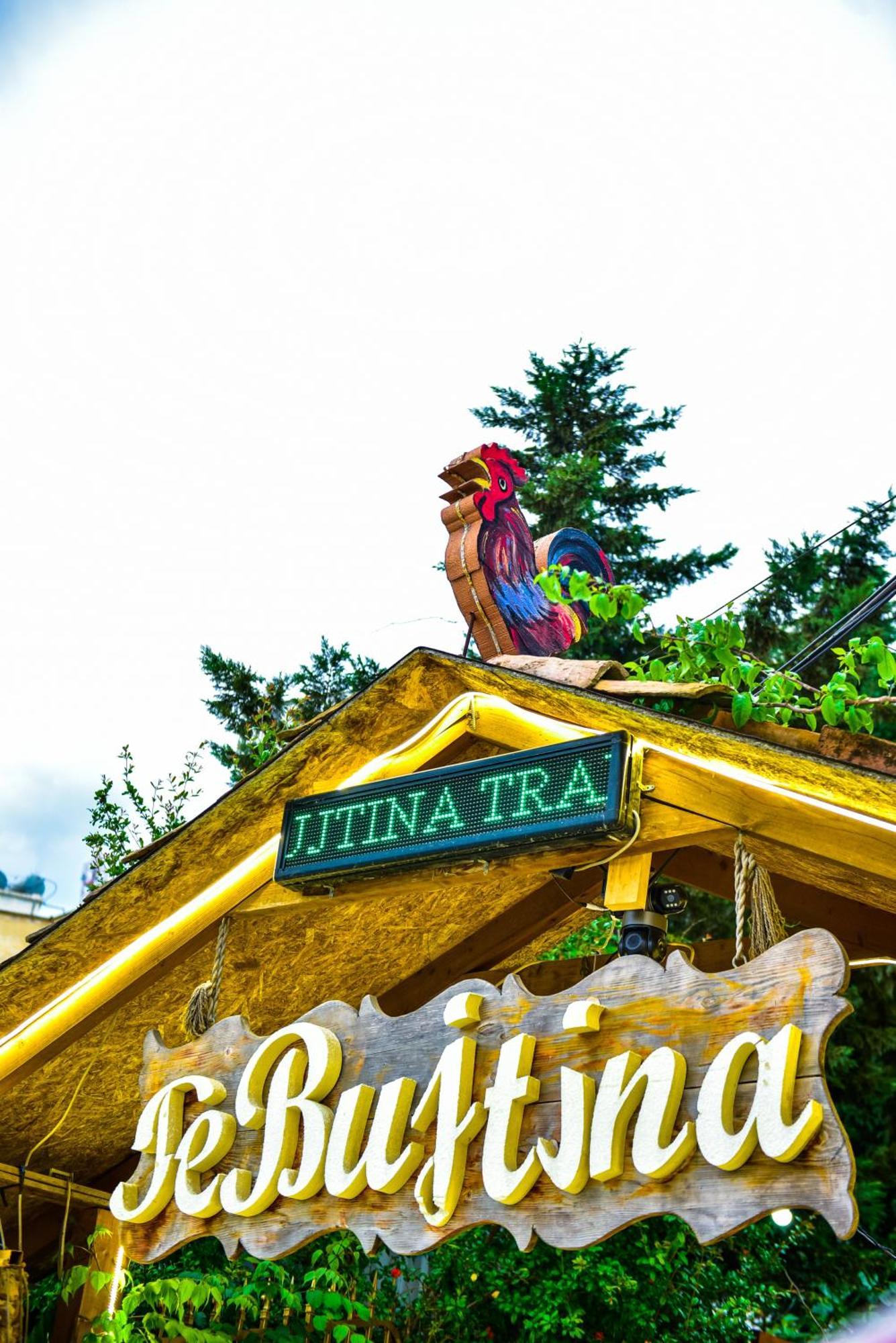 Te Bujtina Hotel- Cozy Stay With Traditional Breakfast Near Beach غوليم المظهر الخارجي الصورة