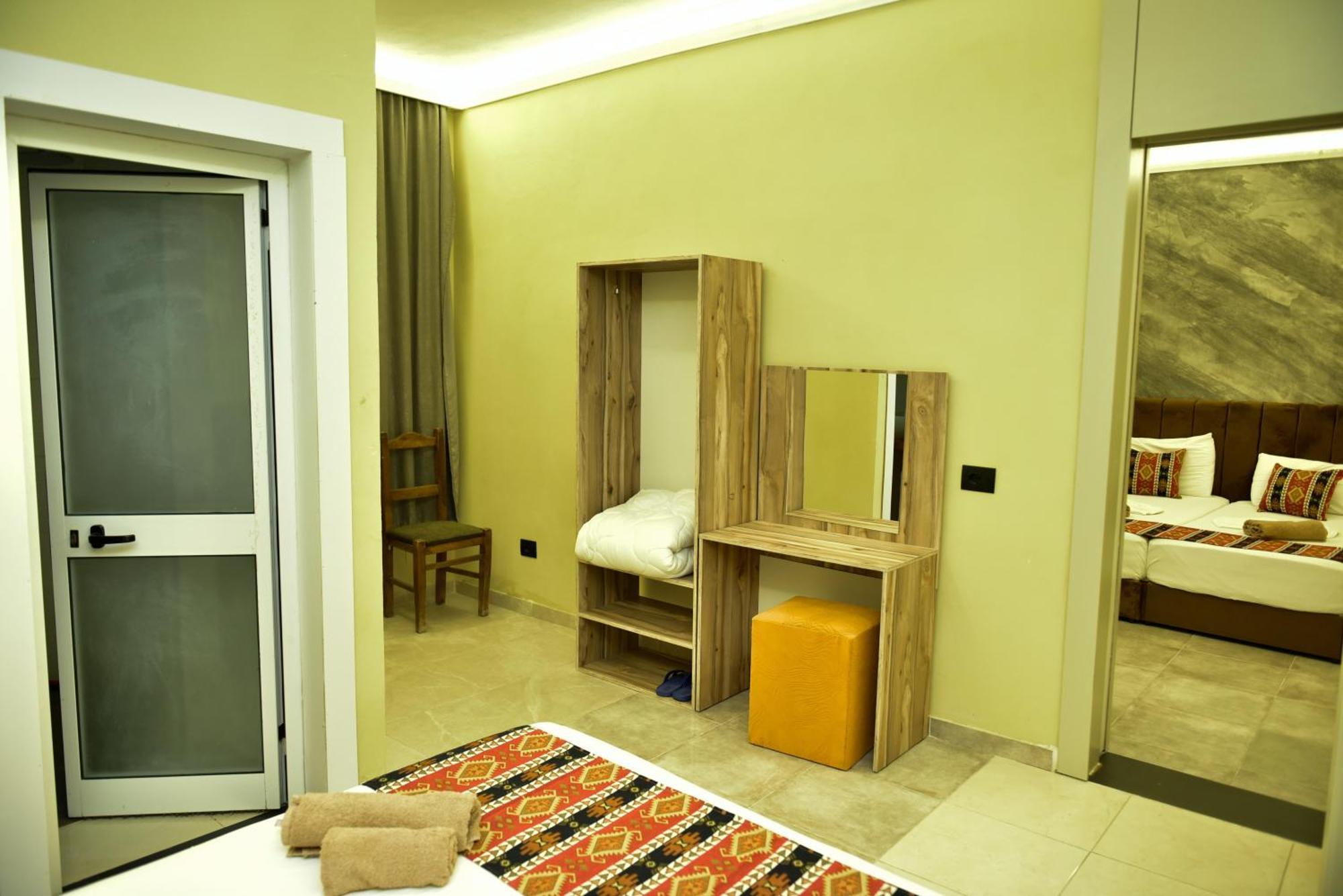 Te Bujtina Hotel- Cozy Stay With Traditional Breakfast Near Beach غوليم المظهر الخارجي الصورة